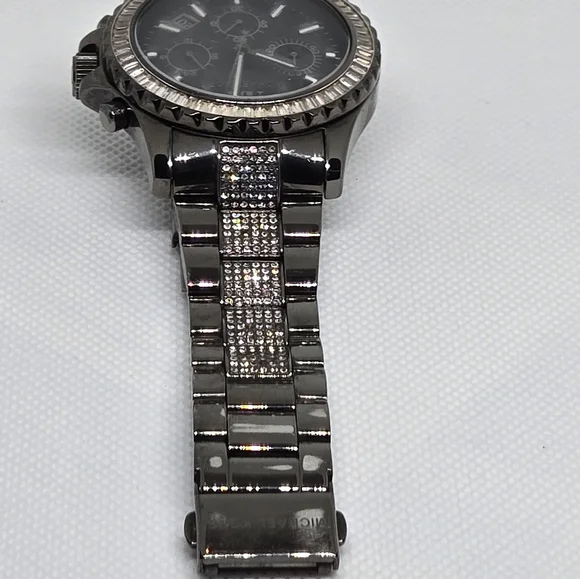 Michael Kors Everest Chronograph Watch - Picture 15 of 15